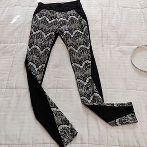 Shinestar textured leggings size small